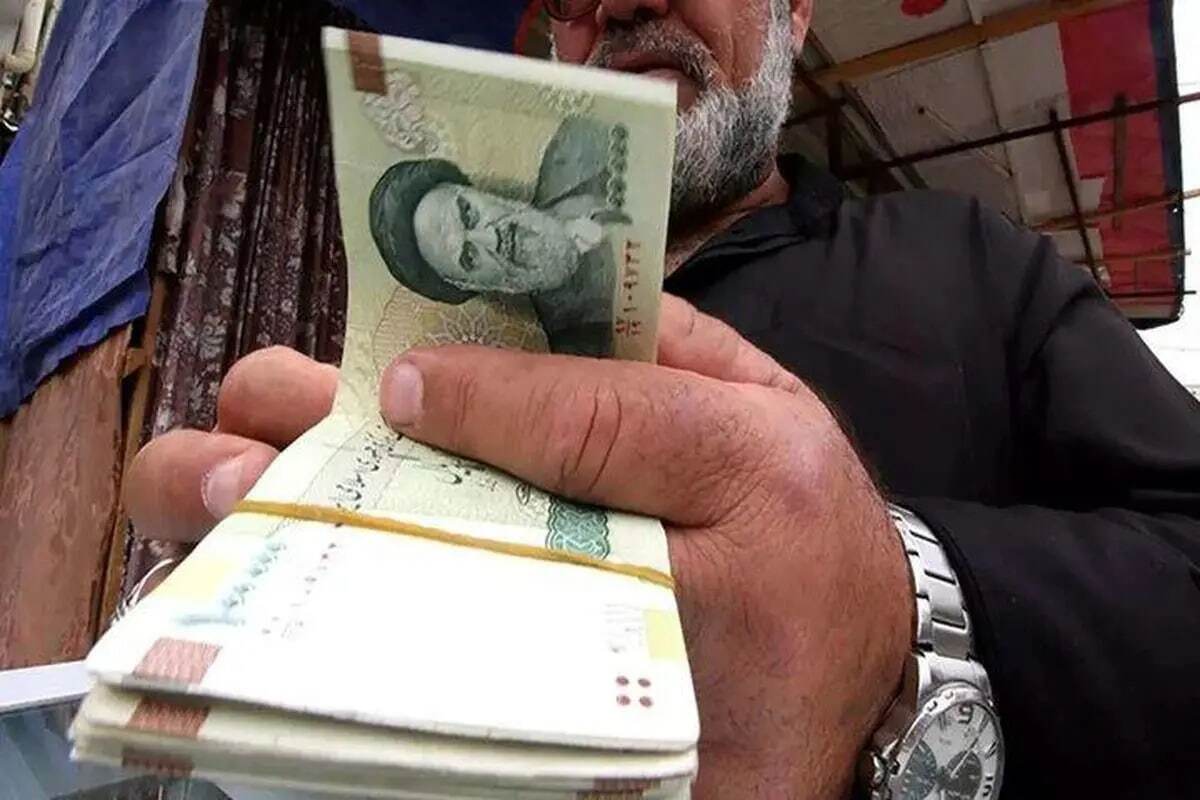 حداقل دستمزد ۱۴۰۴ کارگران حداقل دستمزد ۱۴۰۴ کارگران