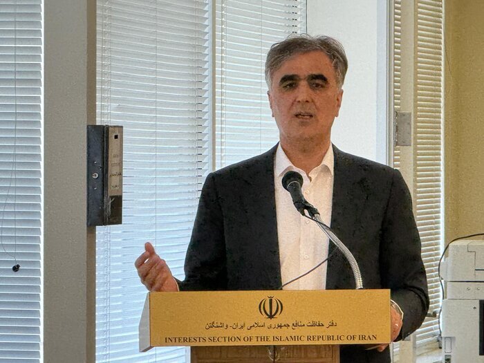 نشست دو تن از اعضای ارشد اقتصادی دولت پزشکیان با فرهیختگان ایرانی در واشنگتن نشست دو تن از اعضای ارشد اقتصادی دولت پزشکیان با فرهیختگان ایرانی در واشنگتن