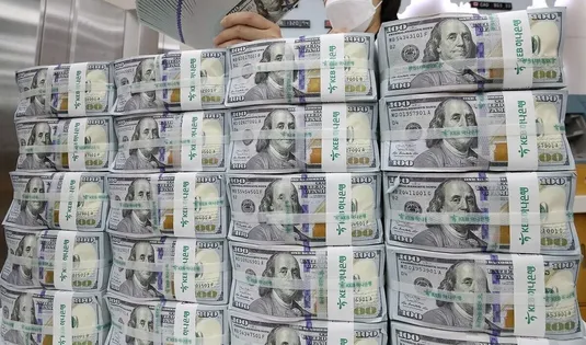 ثبات دلار و درهم در مرکز مبادله؛ یورو اندکی عقب نشست