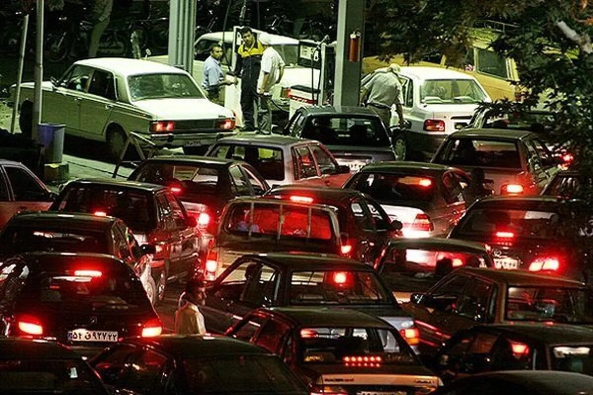 صف‌های بنزین در زمان‌های خاص؛ تفریح گروهی یا دلواپسی؟!