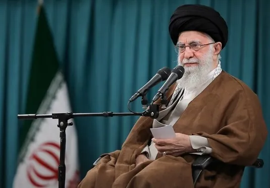 رهبر انقلاب: رژیم صهیونی زیر ضربات جمهوری اسلامی تقریباً از پا درآمد و لِه شد