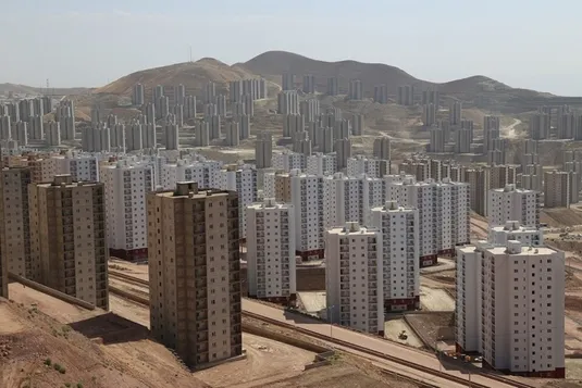 برای تامین زیرساخت&zwnj; نهضت ملی مسکن قانون داریم؛ وزارت راه زمین بفروشد