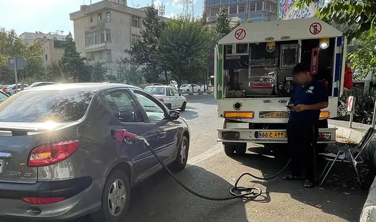 استاندار مازندران: سه پمپ بنزین سیار در جاده&zwnj;های اصلی مستقر شده&zwnj;اند