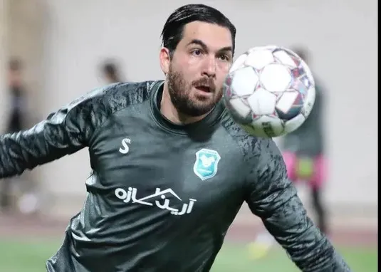 خط خوردن گلر پرسپولیسی مقابل استقلال