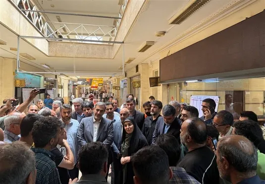 وزیر راه خطاب به رانندگان کامیون: در این جنگ ۱۲ روزه با غیرت کامیونداران هیچ باری روی زمین نماند