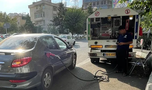 استاندار مازندران: سه پمپ بنزین سیار در جاده&zwnj;های اصلی مستقر شده&zwnj;اند