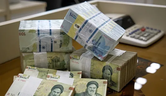 هجوم سرمایه&zwnj;های مرزی به ریال ایران/ خرید دو تریلیون ریال در پاکستان