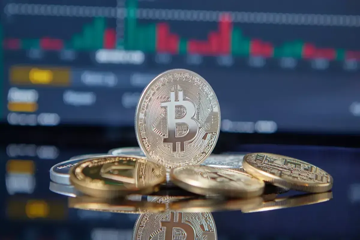 بازار رمزارز‌ها در فاز تثبیت؛ افت ملایم بیت‌کوین و سقوط گسترده میم‌کوین‌ها