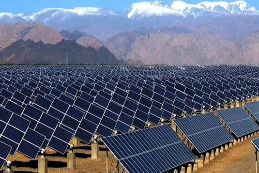 اختصاص درآمد یک نیروگاه خورشیدی برای توسعه یک روستای مرزی