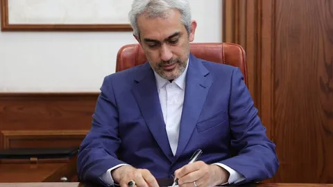 وزیر اقتصاد دستورالعمل حمایت مالی از بنگاه‌های آسیب‌دیده از جنگ تحمیلی سوم را ابلاغ کرد