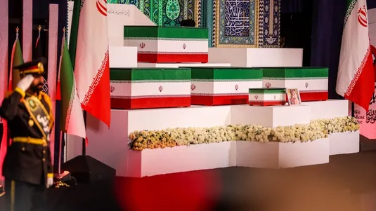 اعلام زمان دقیق اقامه نماز بر پیکر رهبر انقلاب + برنامه مراسم