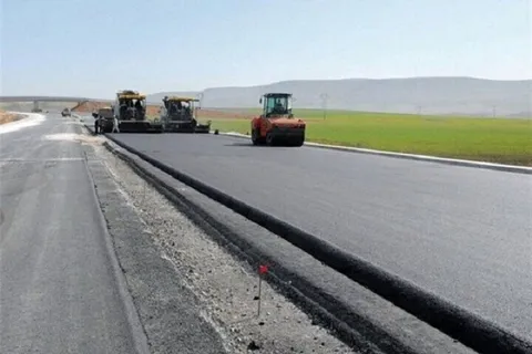 پیشرفت ۵۰ درصدی عملیات روکش آسفالت مسیر تهران - مشهد