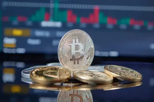 بازار رمزارز&zwnj;ها در فاز تثبیت؛ افت ملایم بیت&zwnj;کوین و سقوط گسترده میم&zwnj;کوین&zwnj;ها