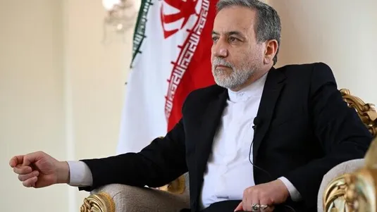 عراقچی: اصرار گروسی برای بازدید از سایت&zwnj;های بمباران شده ایران، بی&zwnj;معنا است
