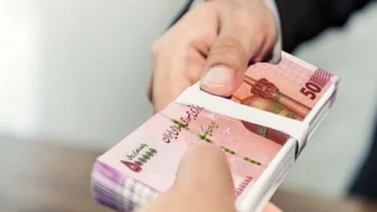 حقوق کارمندان و بازنشستگان افزایش می&zwnj;یابد؟/ زمزمه&zwnj;های جدید وزیرکار درمورد دستمزد