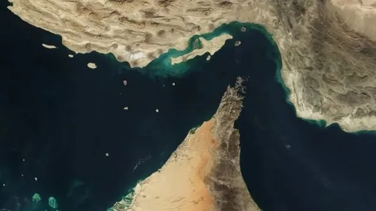 نخستین عوارض عبور کشتی&zwnj;ها از تنگه هرمز به خزانه واریز شد