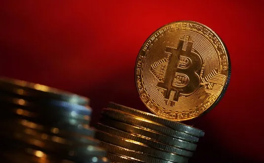 بیت&zwnj;کوین سقوط کرد / قیمت ۱۰ ارز دیجیتال برتر جهان