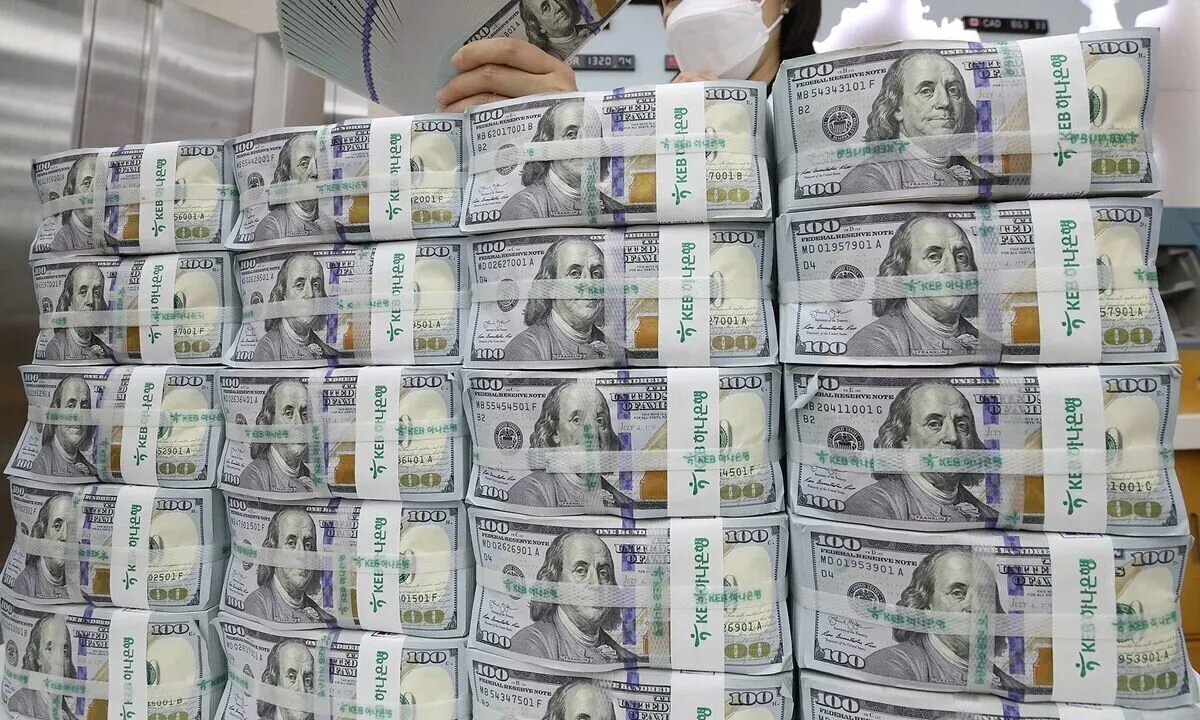 بانک مرکزی منابع ارزی را مدیریت کند؛ از یک سِنت ذخایر هم نباید بی‌خبر باشیم