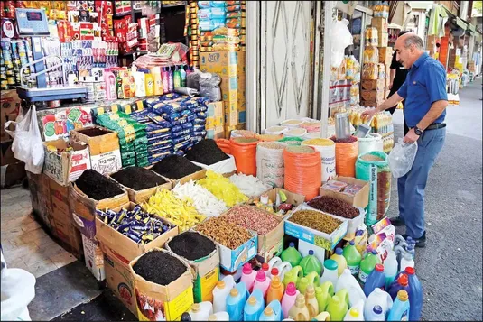 کالاهای مورد نیاز مردم در بازار به حد کافی وجود دارد