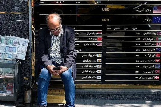 دو پیش&zwnj;بینی جدید از قیمت دلار