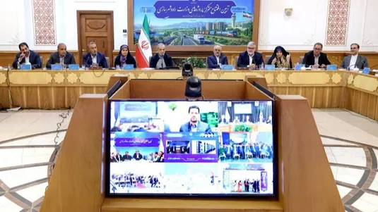 پزشکیان&zwnj;: با همدلی مردم و مسئولیت&zwnj;پذیری مدیران، ایران را آباد و سربلند خواهیم کرد