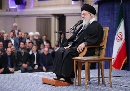 رهبر انقلاب: خطرناکتر از ناو سلاحی است که آن را به قعر دریا می&zwnj;فرستد