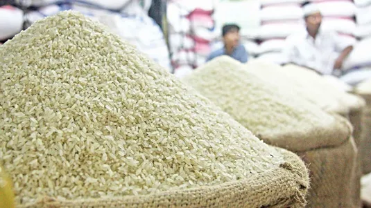 قیمت برنج خارجی در بازار چند؟/نرخ دولتی گران تر از کف بازار