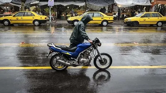 استفاده از موتورسیکلت در روزهای بارانی ممنوع است