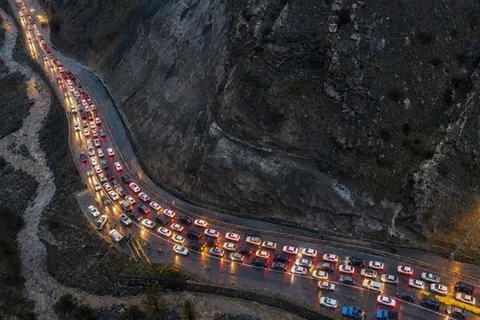 ترافیک سنگین در محورهای هراز، چالوس و تهران-بومهن