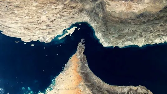 جزئیاتی از چگونگی عبور و مرور کشتی&zwnj;ها از تنگه هرمز